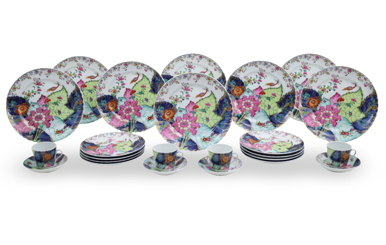 24 PC MOTTAHEDEH TOBACCO LEAF PORCELAIN: Twenty four piece Mottahedeh porcelain service, Tobacco Leaf pattern, consisting of 8 dinner plates, 8 salad plates, and 4 cup and saucers, marked on reverse; dinner plates 11" diameter