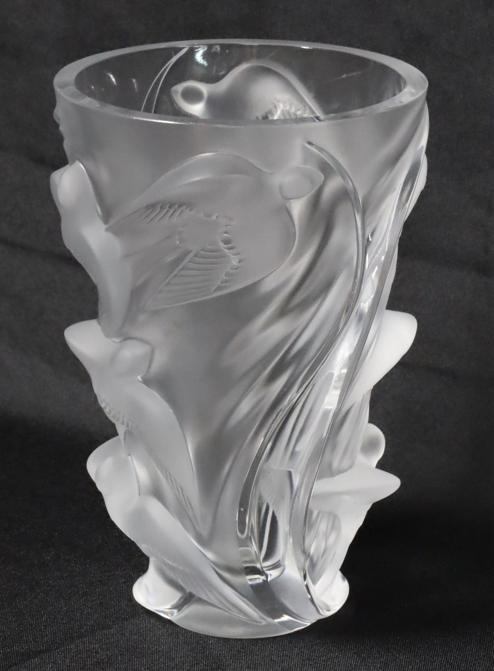LALIQUE MARTINETS FROSTED CRYSTAL VASE (1 of 3)