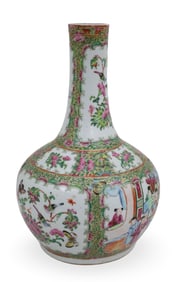 CHINESE FAMILLE ROSE PORCELAIN VASE, 19TH C.