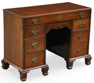 CHIPPENDALE STYLE MAHOGANY KNEEHOLE DESK, 19TH C.