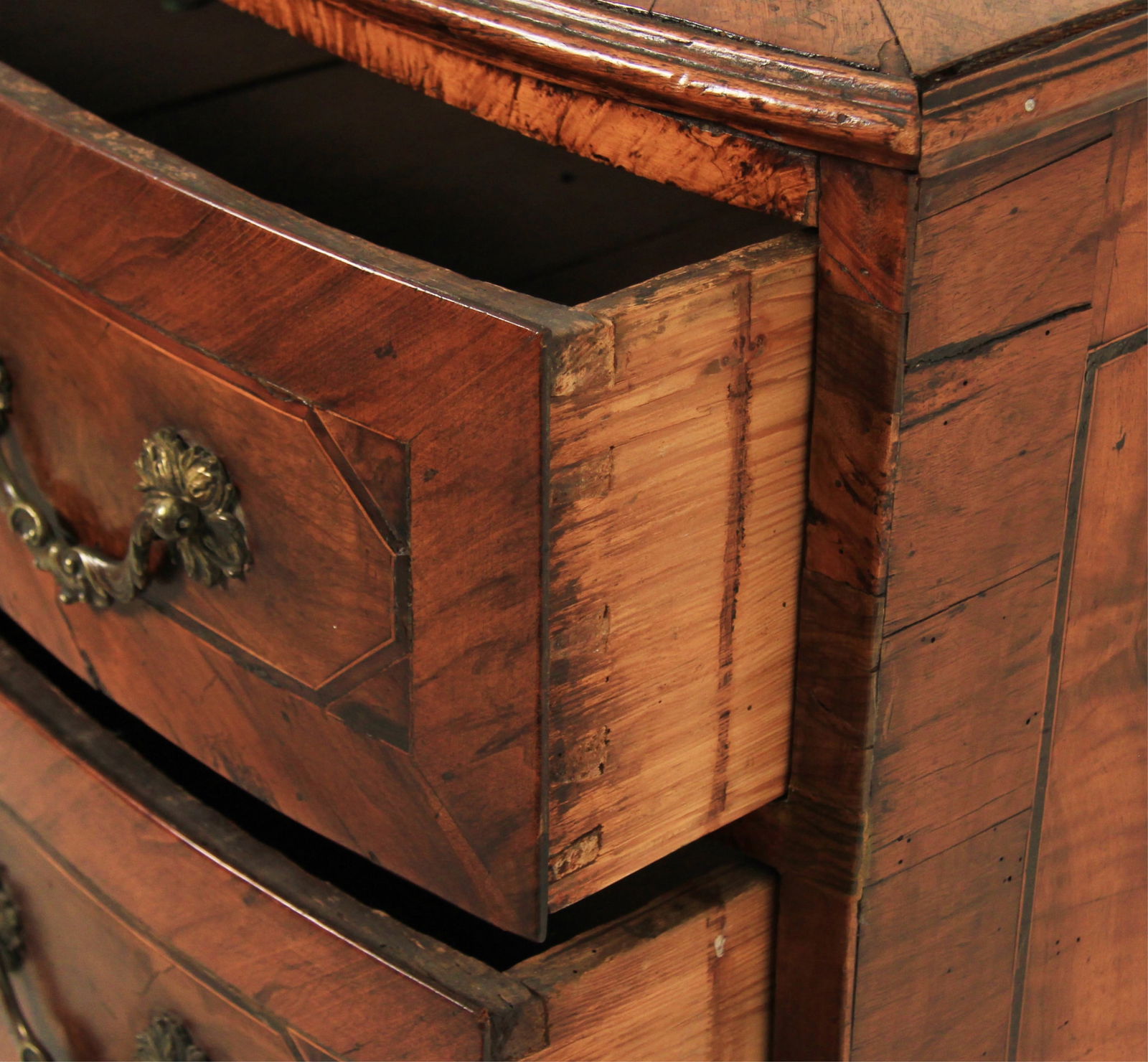 SOUTH GERMAN WALNUT COMMODE; 18TH C. - 3