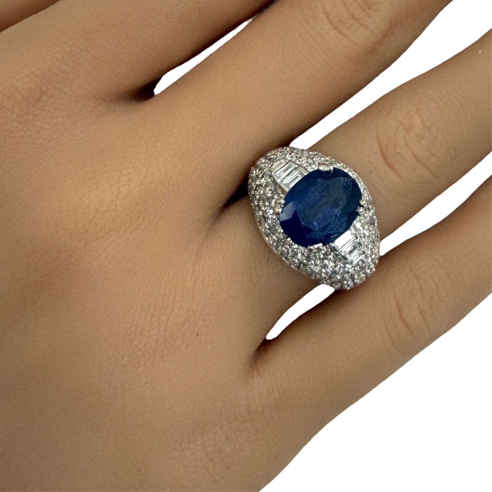 SAPPHIRE RING 5.31CT , GIA: 14k white gold sapphire ring with 5.31ct GIA sapphire and 1.81cts of round diamonds and .25cts of additional diamonds. size 7.5 Please see all photos and GIA report. Note: this lot must be paid by