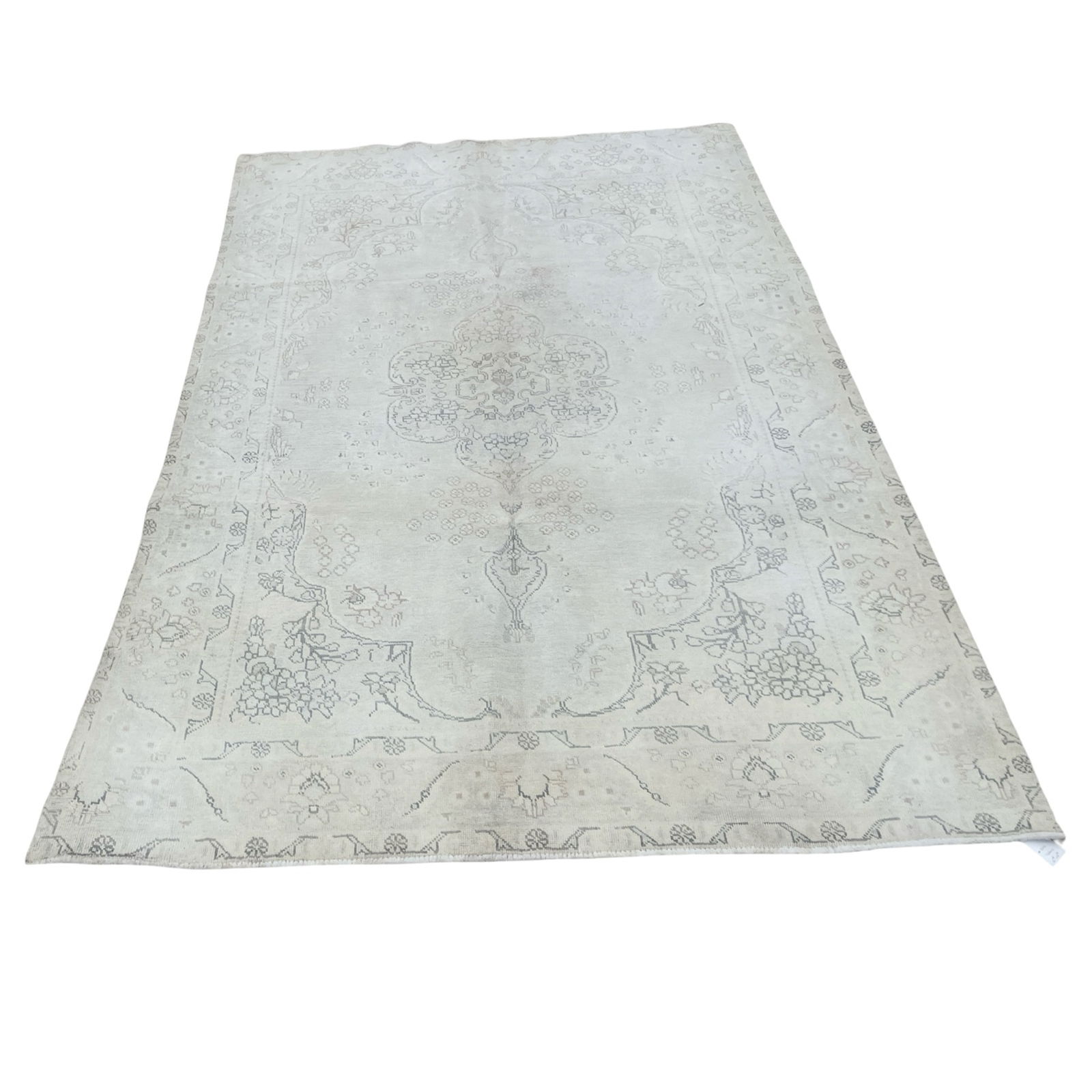 TABRIZ RUG 6'4 X 9'4: Tabriz rug 6'4 x 9'4