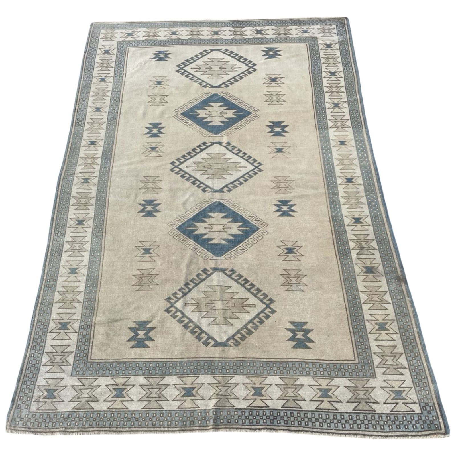 OUSHAK RUG 5'8 X 9'2 (1 of 2)