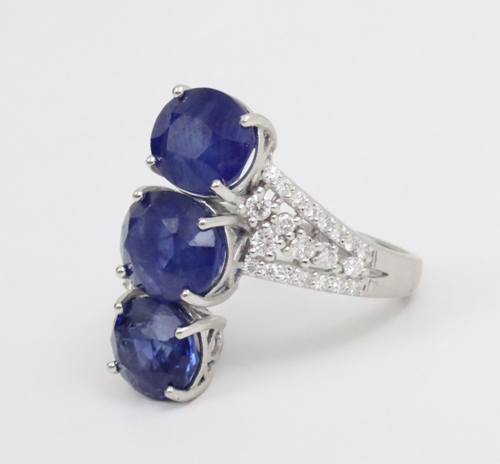 14K TRIPLE SAPPHIRE RING - 3