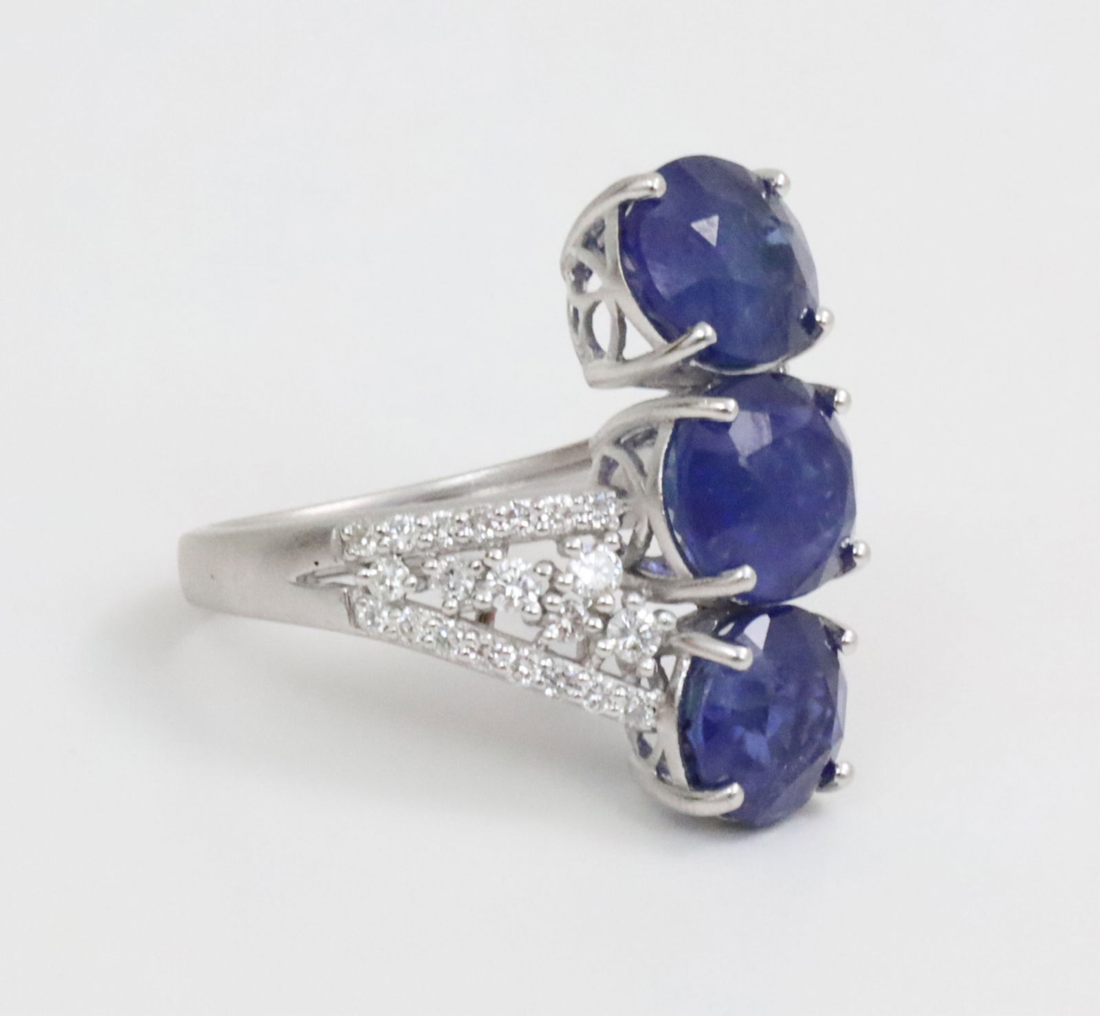 14K TRIPLE SAPPHIRE RING - 4