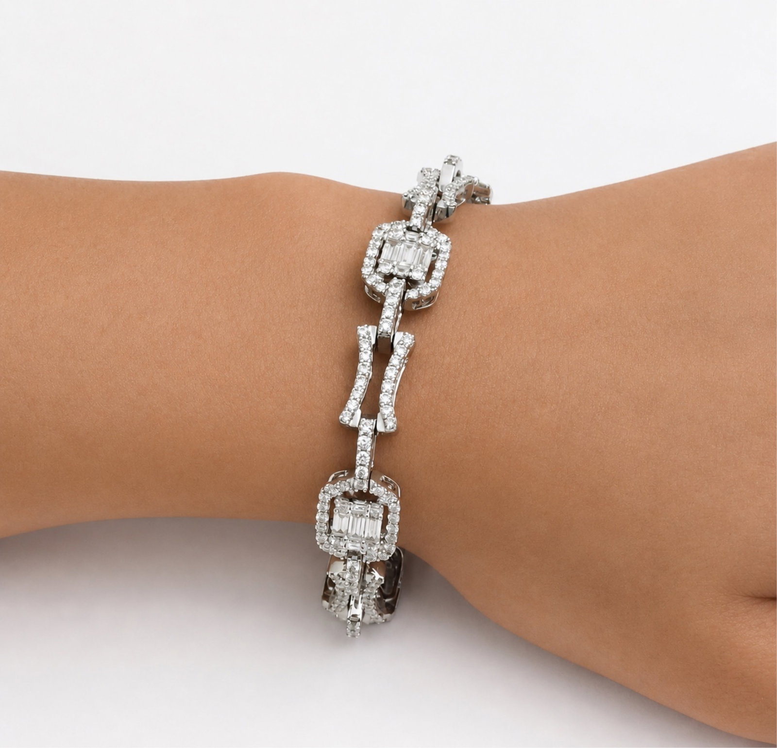 14K GOLD DIAMOND BRACELET: 14k white gold bracelet mounted with 263 diamonds weighing 6.74cts. 7.5inches. total weight of 27.3grams. Please see all photos and appraisal of $47,495 Note: this lot must be paid with bank wire