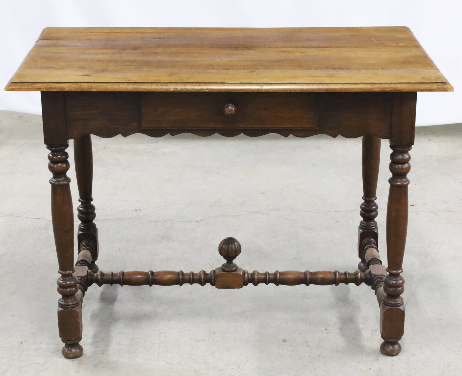 FRENCH WALNUT WRITING TABLE, 19TH C. - 2