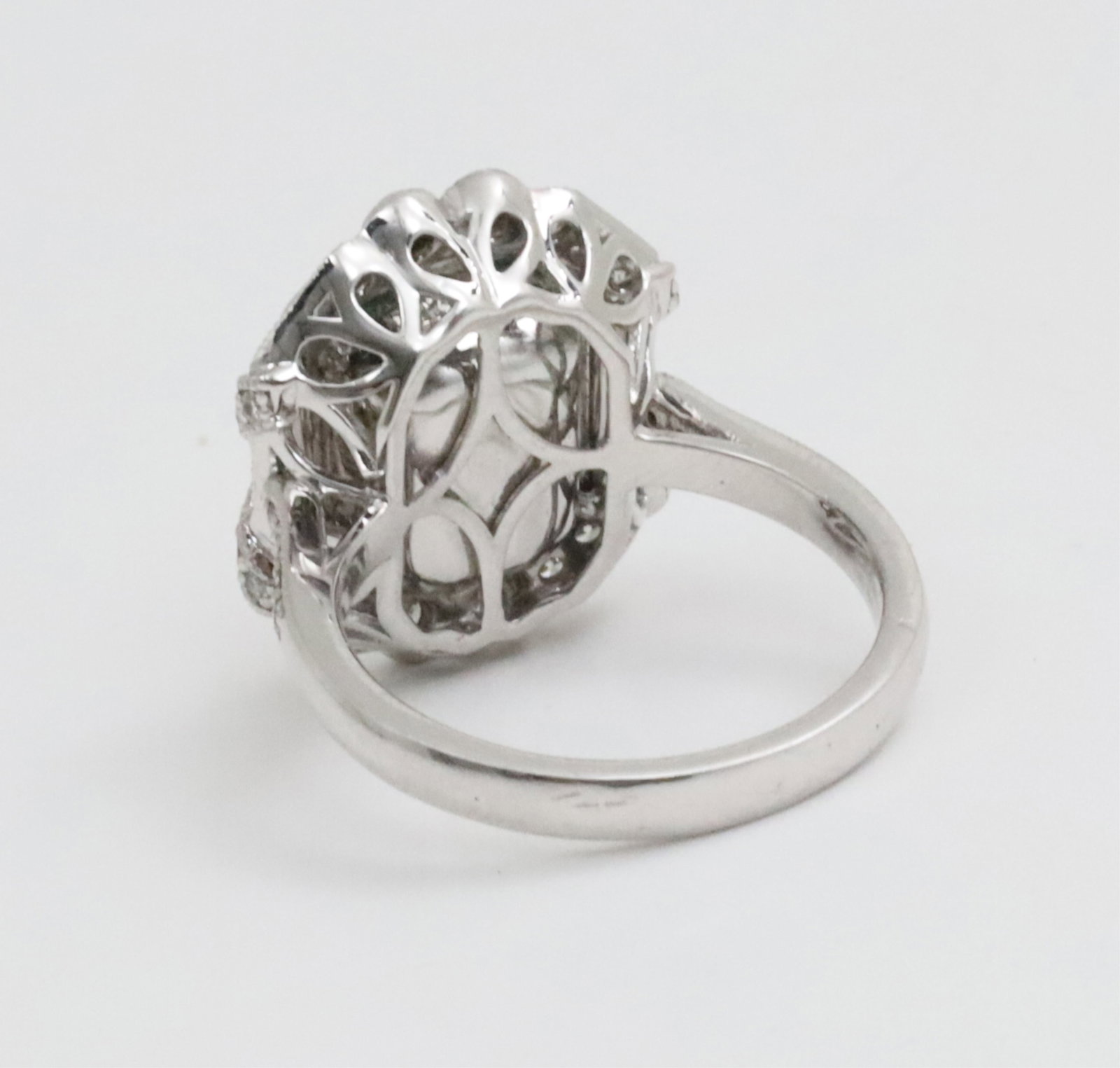 PLATINUM EMERALD AND DIAMOND RING - 5