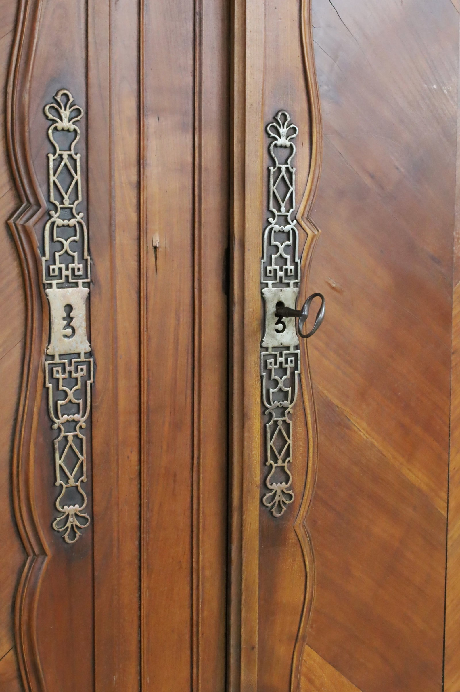 FRENCH WALNUT BUFFET DEUX CORPS, 19TH C. - 4