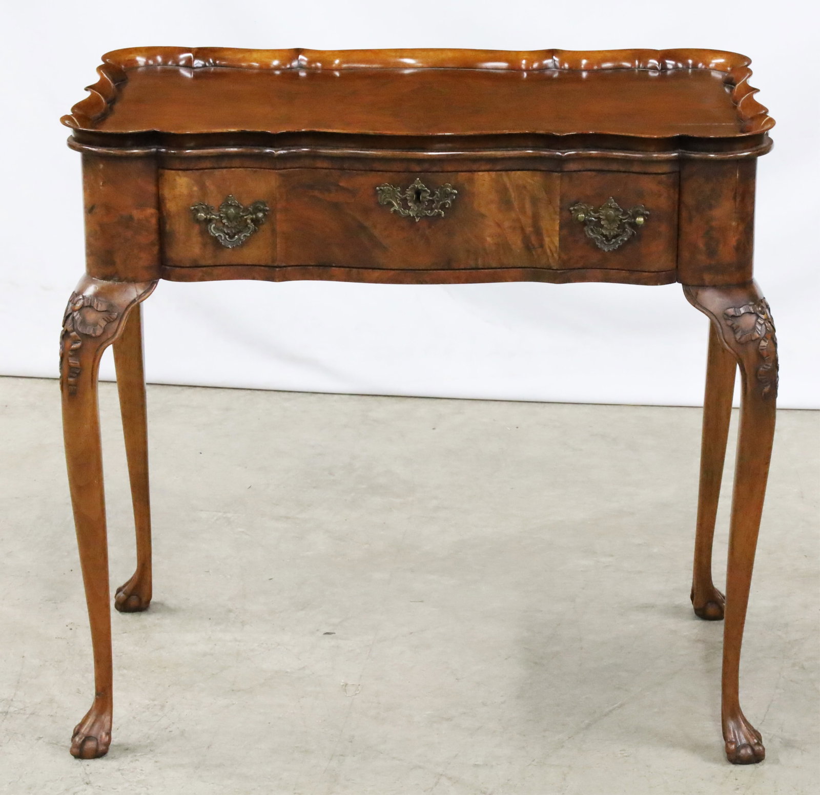 CHIPPENDALE STYLE BURR WALNUT DRESSING TABLE - 3