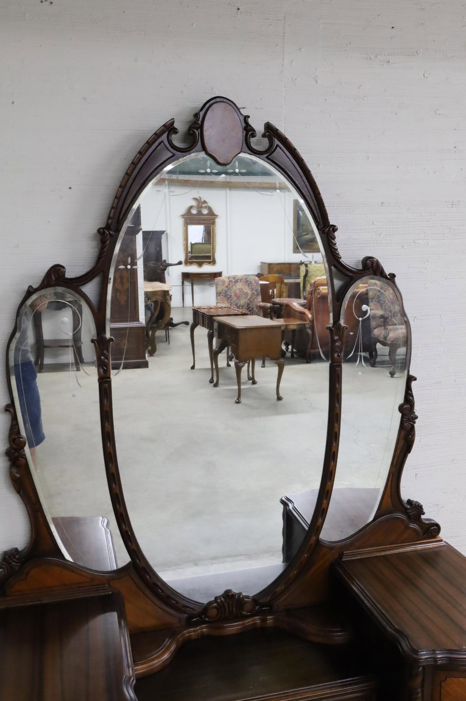 JACOBEAN REVIVAL VANITY - 3