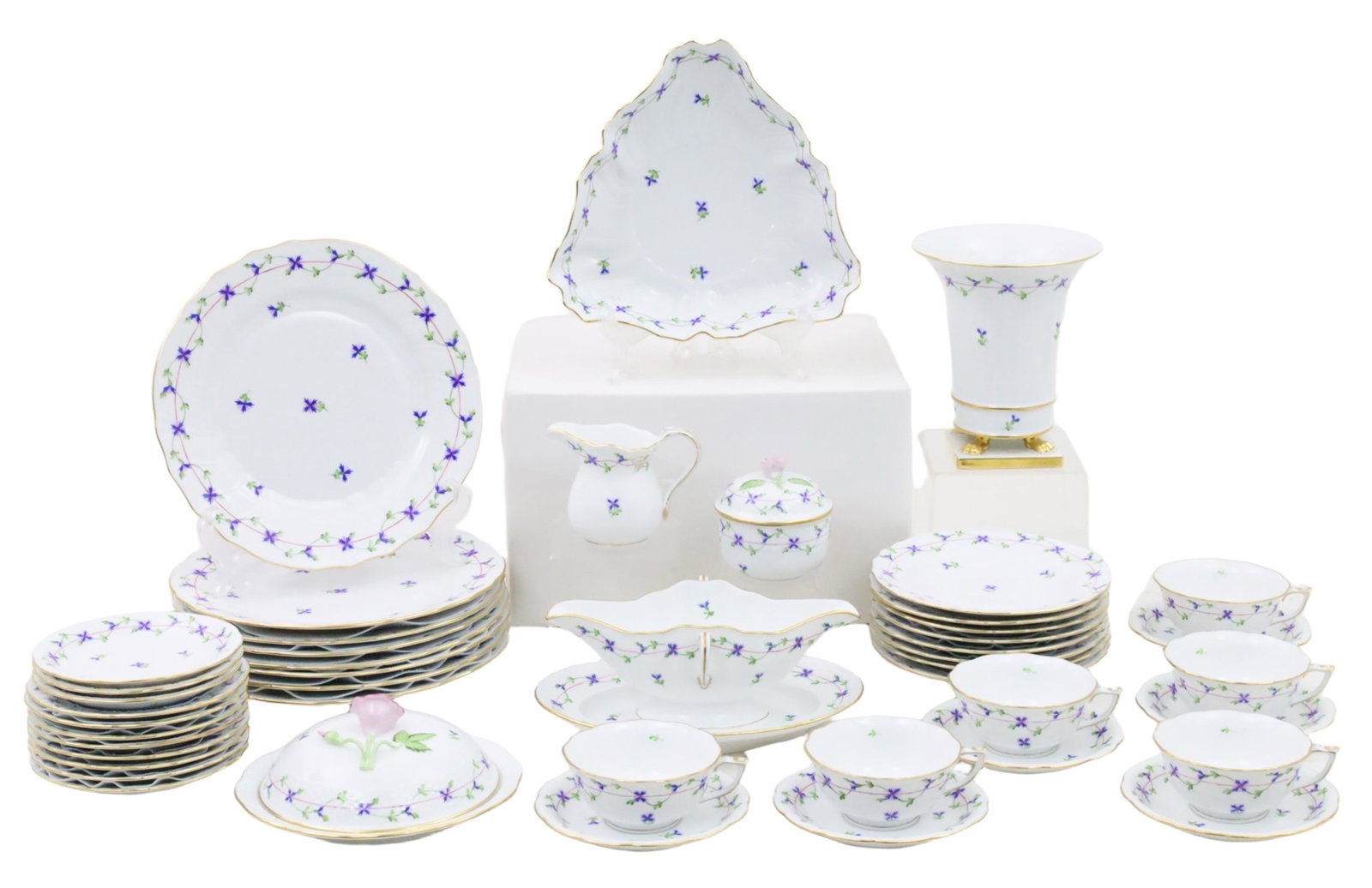 45PC HEREND PORCELAIN DINNER SERVICE, BLUE GARLAND (1 of 7)