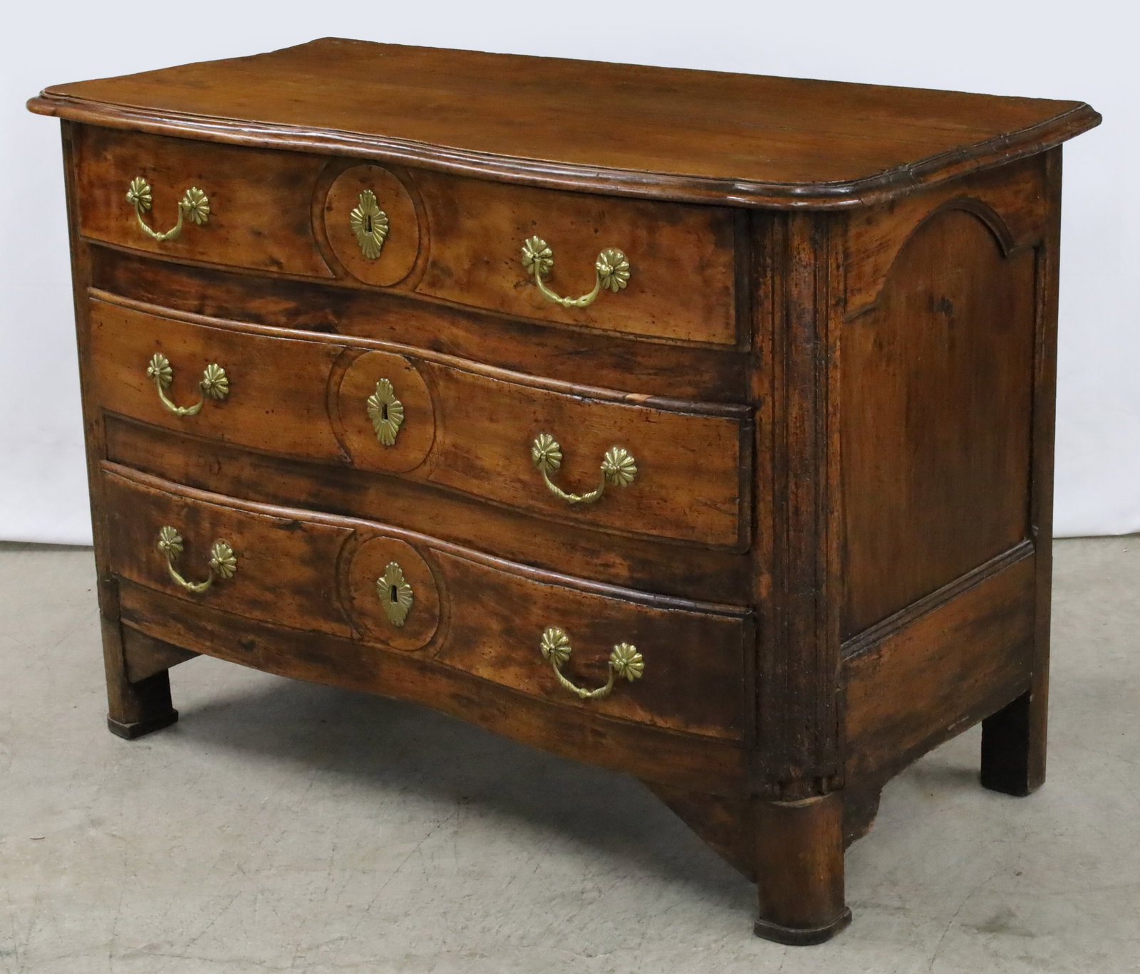 FRENCH WALNUT COMMODE, 18TH C. - 2