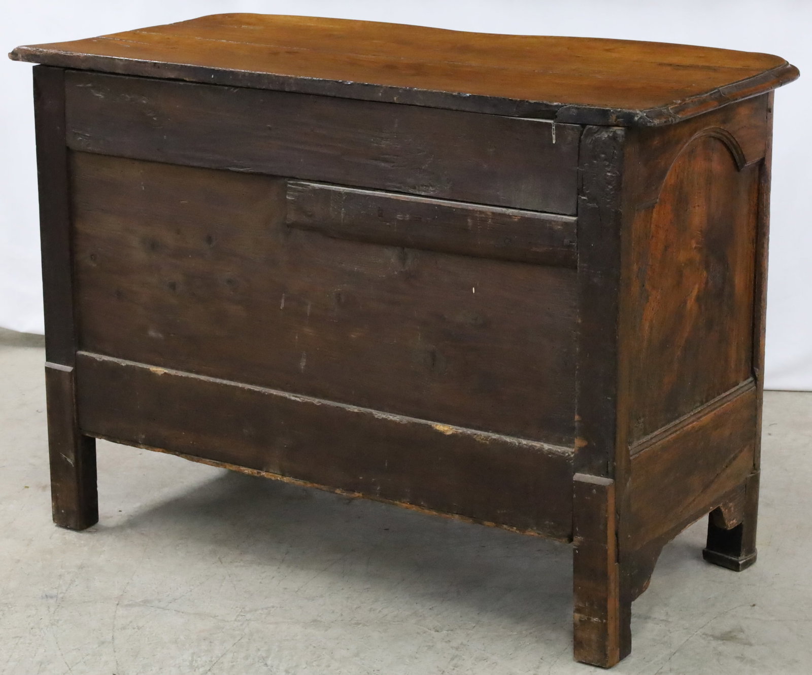 FRENCH WALNUT COMMODE, 18TH C. - 6