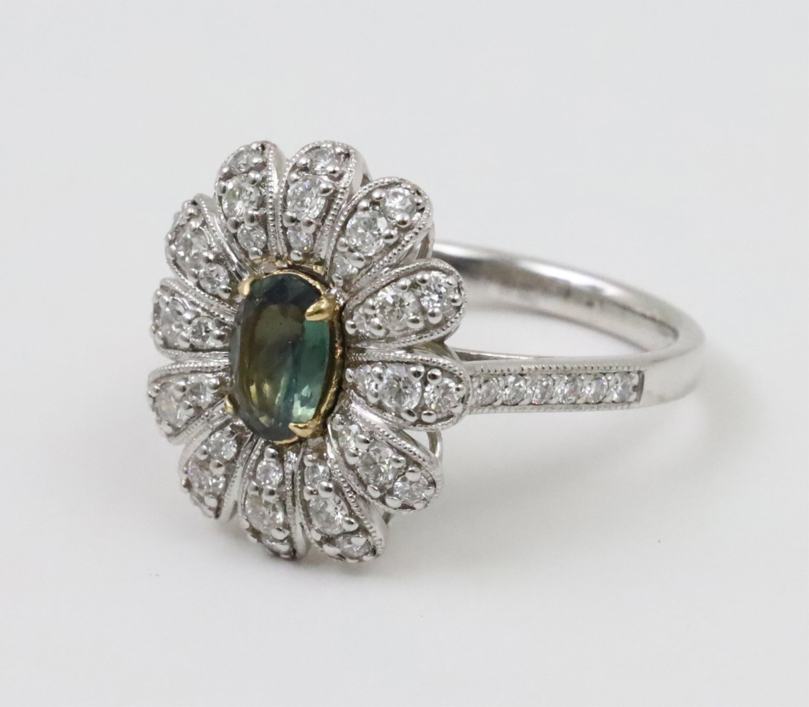 18K ALEXANDRITE AND DIAMOND RING - 3