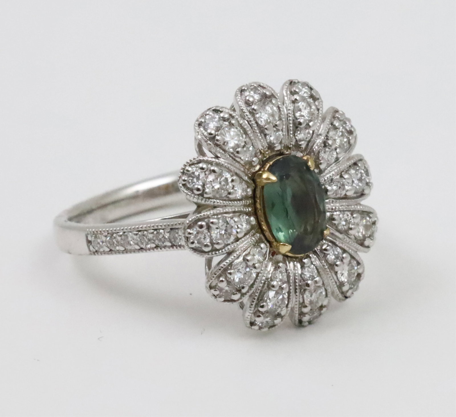 18K ALEXANDRITE AND DIAMOND RING - 4