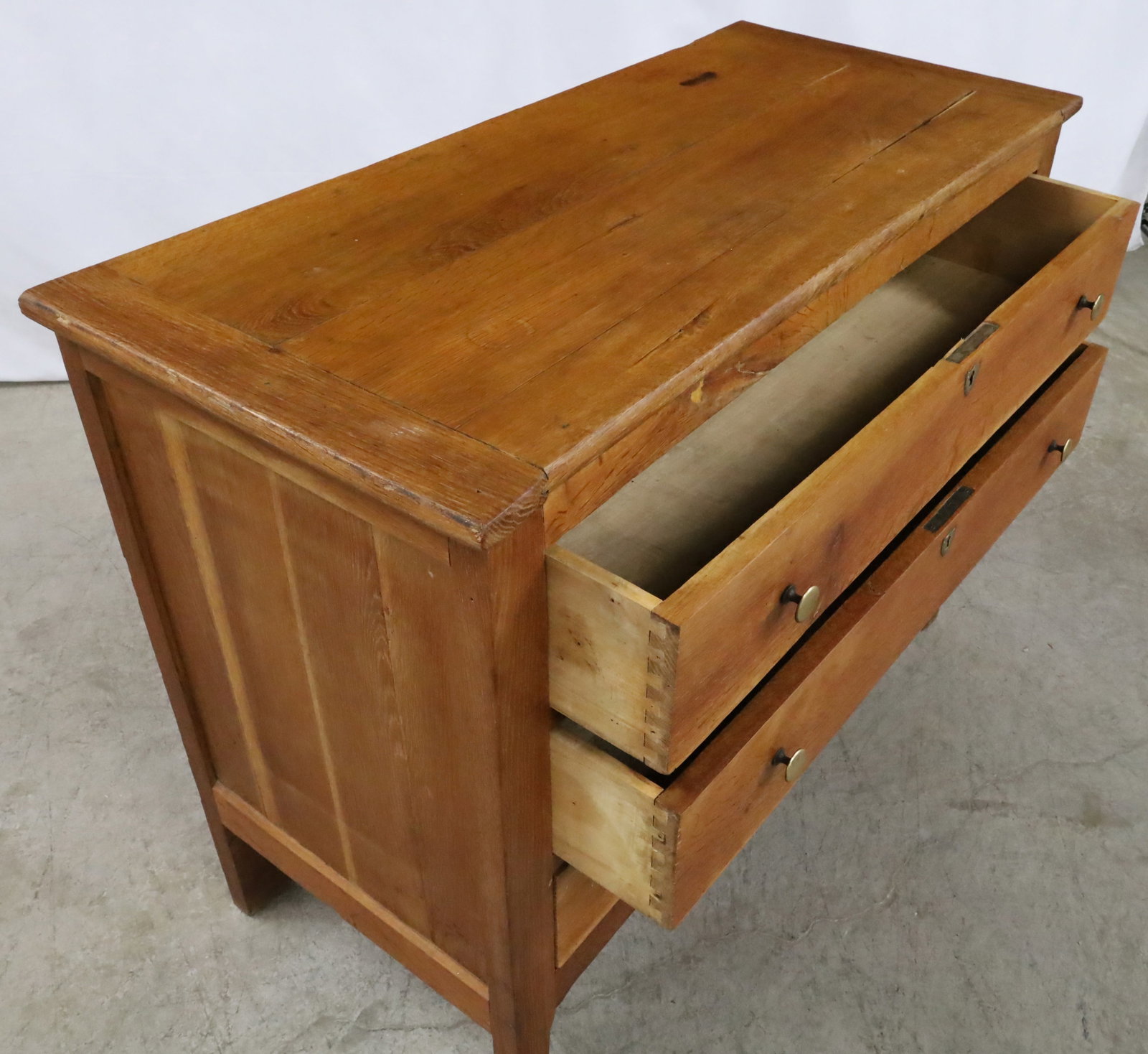 FRENCH OAK STRAIGHT FRONT COMMODE - 4