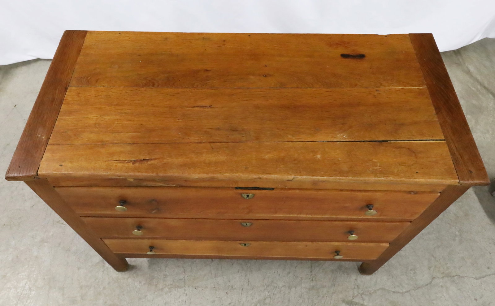 FRENCH OAK STRAIGHT FRONT COMMODE - 5