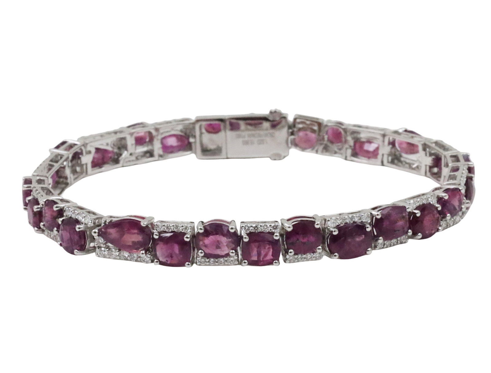 PLATINUM KASHMIR SAPPHIRE AND DIAMOND BRACELET: Platinum bracelet with 19.86cts GIA sapphires and 1.52cts of VS1-VS2 diamonds. size 7in. gross weight 22.8grams. Please see all photos, appraisal for $69,580, and GIA#2231964888. Note: this lot must