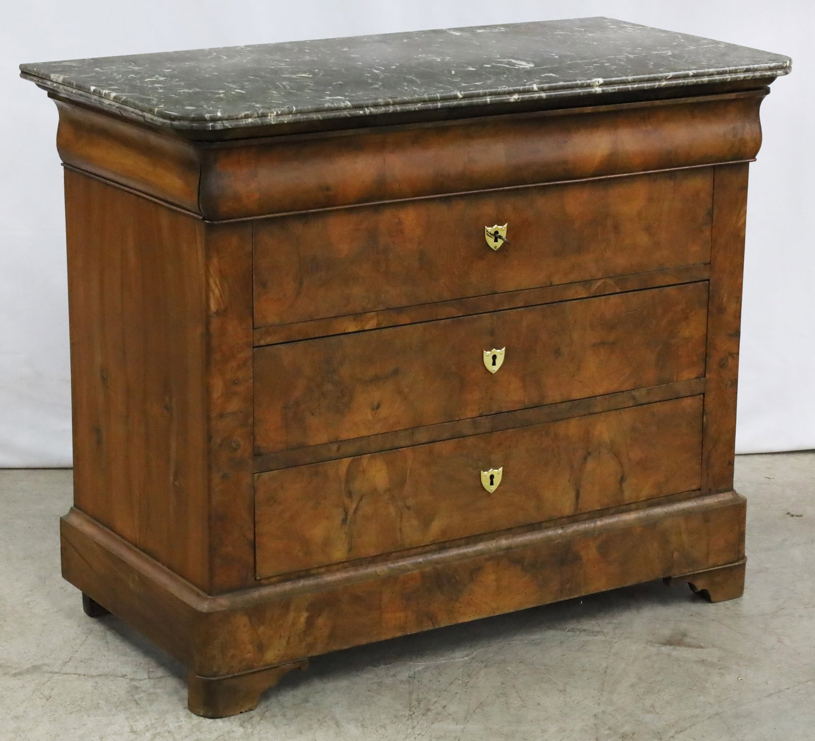 LOUIS PHILIPPE BURL WALNUT COMMODE - 2