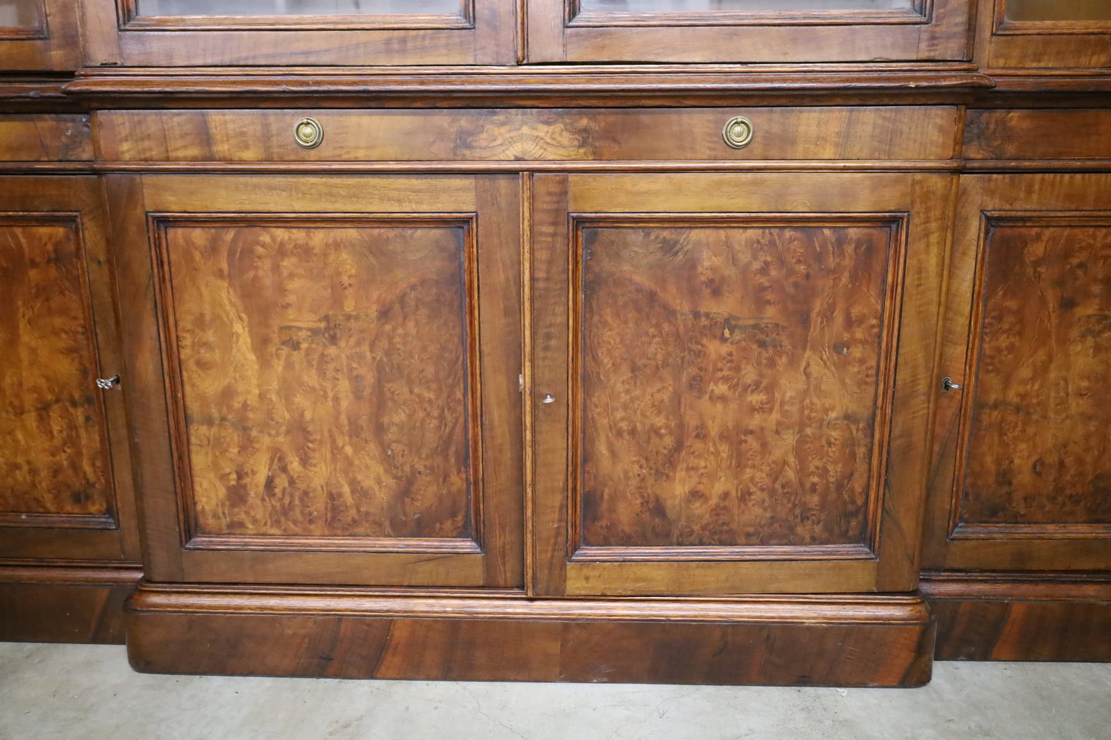 CONTINENTAL WALNUT BREAKFRONT LIBRARY BOOKCASE - 7