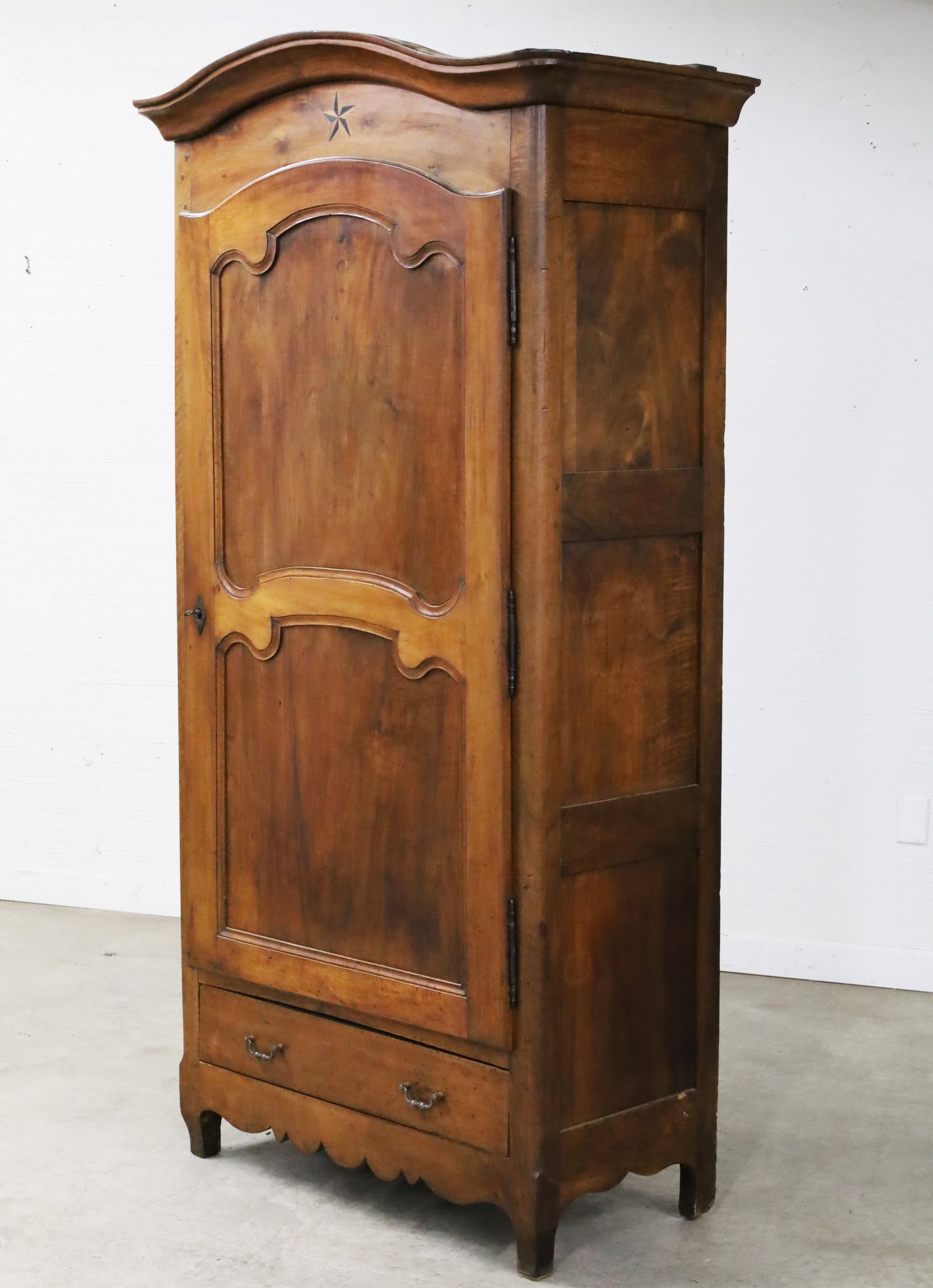 FRENCH WALNUT BONNETIERE - 2