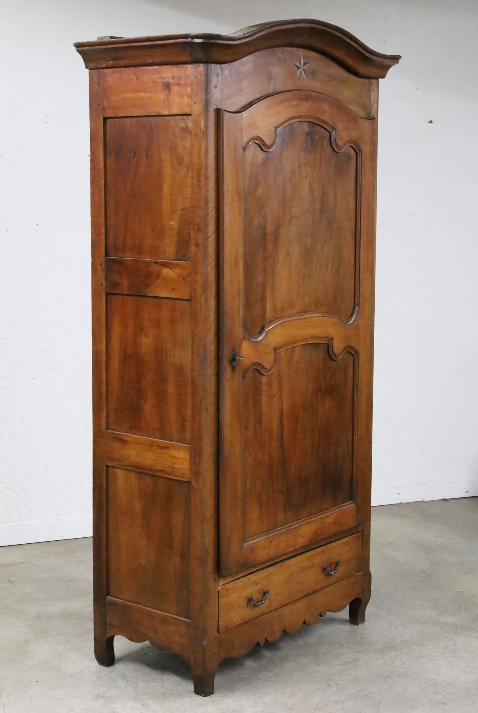 FRENCH WALNUT BONNETIERE - 4