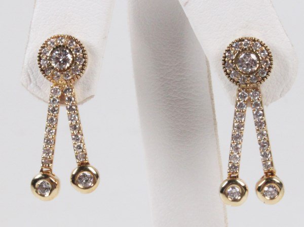 PAIR OF 14K YELLOW GOLD AND DIAMOND DROP EARRINGS: PAIR OF 14K YELLOW GOLD AND DIAMOND DROP EARRING HAVING 1.00 CTW DIAMONDS