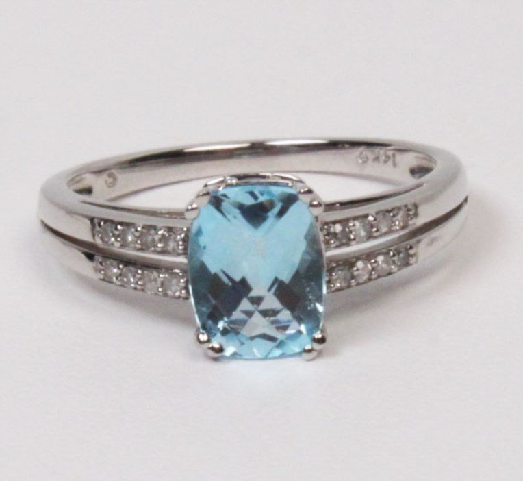 14K BLUE TOPAZ AND DIAMOND RING: 14K WHITE GOLD BLUE TOPAZ AND DIAMOND RING HAVING 0.08 CTW DIAMONDS AND 0.70 CTW BLUE TOPAZ
