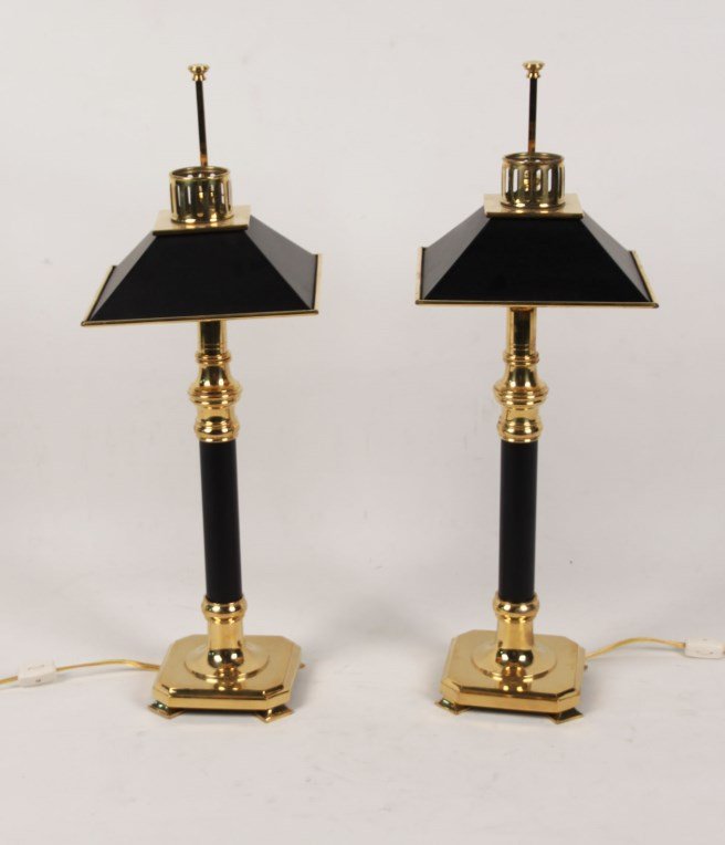 PAIR OF CHAPMAN DESIGN BRASS SINGLE CANDLESTICK LAMPS: PAIR OF CHAPMAN DESIGN BRASS SINGLE CANDLESTICK LAMPS WITH ADJUSTABLE SHADES; 21"H X 5"W X 5"D