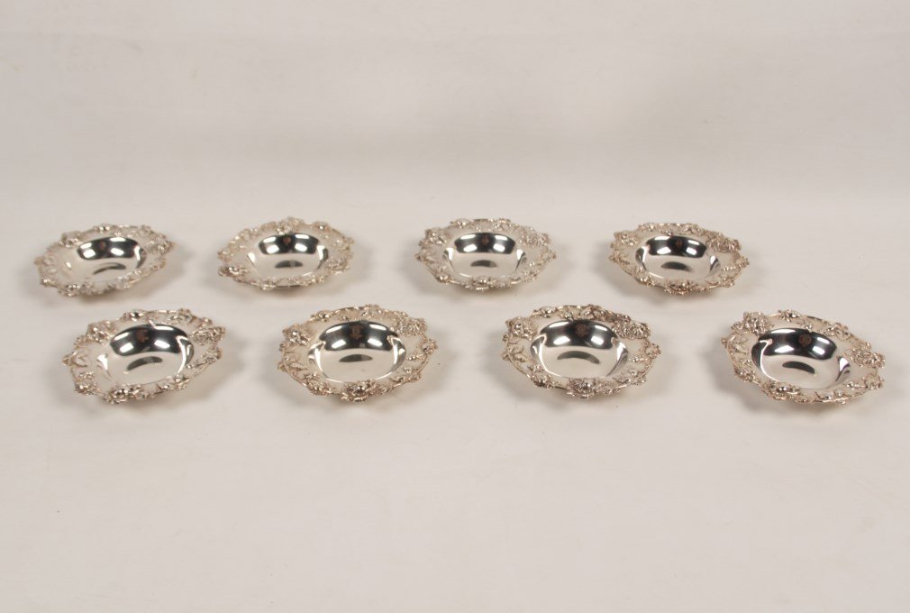 SET OF 8 STERLING SILVER FRUIT BOWLS: SET OF 8 STERLING SILVER FRUIT BOWLS HAVING EMBOSSED ROSE BUD DESIGN; 7"DIA; 48 TROY OZS.
