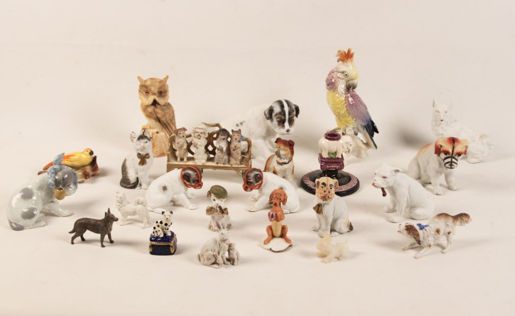 23 PIECE MISCELLANEOUS LOT OF VARIOUS FIGURES OF: 23 PIECE MISCELLANEOUS LOT OF VARIOUS FIGURES OF ANIMALS INCLUDING A 7.5" ALABASTER FIGURES OF AN OWL WITH GLASS EYES AND ON 11" PORCELAIN PARROT