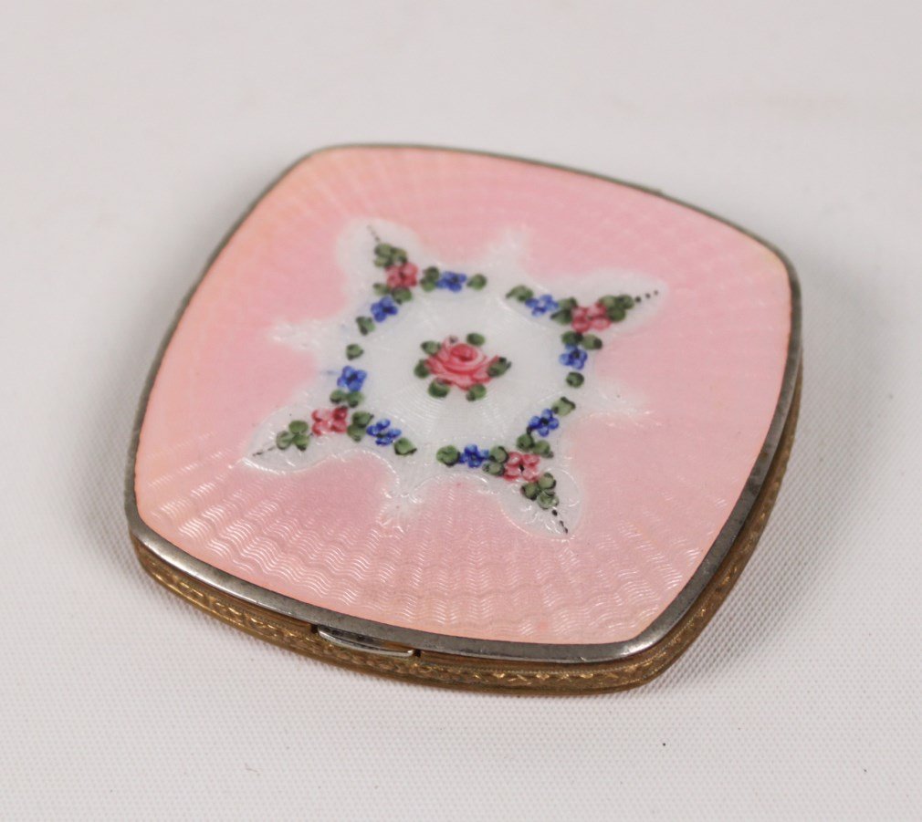 FRENCH PINK GUILLOCHE ENAMEL AND VERMEIL COMPACT: FRENCH PINK GUILLOCHE ENAMEL AND VERMEIL LADIES COMPACT INSCRIBED ON THE INSIDE "LA MODE"; 2.25" X 2.25"