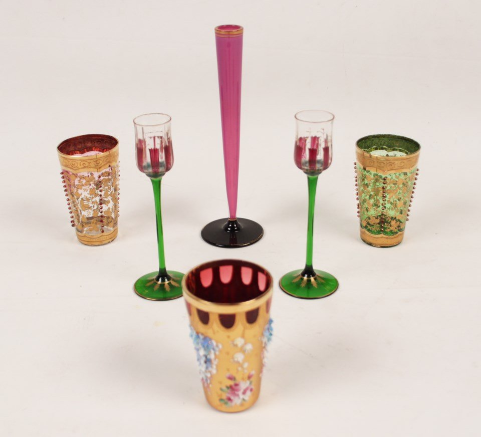6 PIECE MISCELLANEOUS LOT OF GLASSWARE: 6 PIECE MISCELLANEOUS LOT OF GLASSWARE CONSISTING OF 3 GOLD OVERLAY TUMBLERS, ALONG WITH 1 BUD VASE AND 2 STEMMED LIQUORS; 8"H TALLEST
