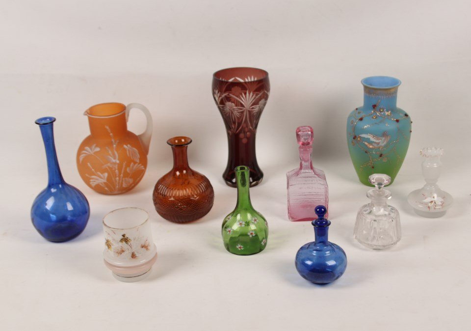 10 PIECE MISCELLANEOUS LOT OF GLASS: 10 PIECE MISCELLANEOUS LOT OF GLASS INCLUDING 3 CAPPED DECANTERS, 2 OF WHICH ARE HAND BLOWN, 3 GOURD SHAPED VASES ALL WITH PONTIL MARKS, AN OPALESCENT CAPPED JAR AND A BROWN PITCHER, BOTH HAND BLOWN,