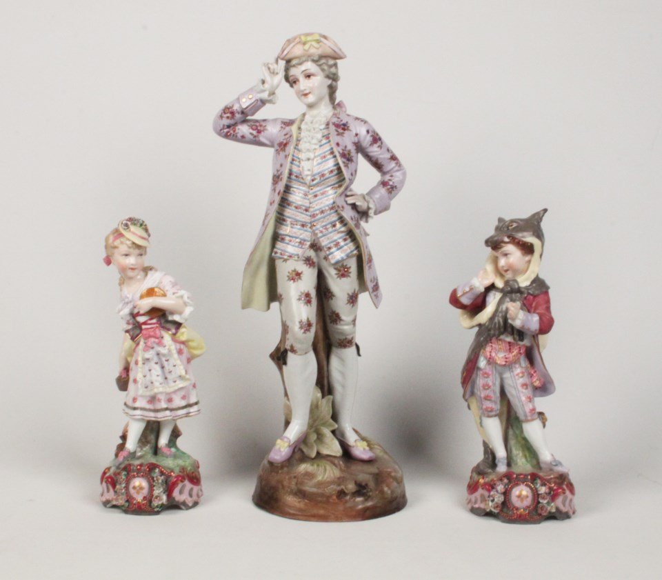 3 PIECE MISCELLANEOUS LOT OF HAND PAINTED PORCELAIN: 3 PIECE MISCELLANEOUS LOT OF HAND PAINTED PORCELAIN FIGURES CONSISTING OF A PAIR OF FIGURES OF YOUNG CHILDREN IN WHIMSICAL DRESS, A FIGURE OF YOUNG GIRL MARKED ON THE REVERSE WITH GREEN ANCHOR, ALONG 