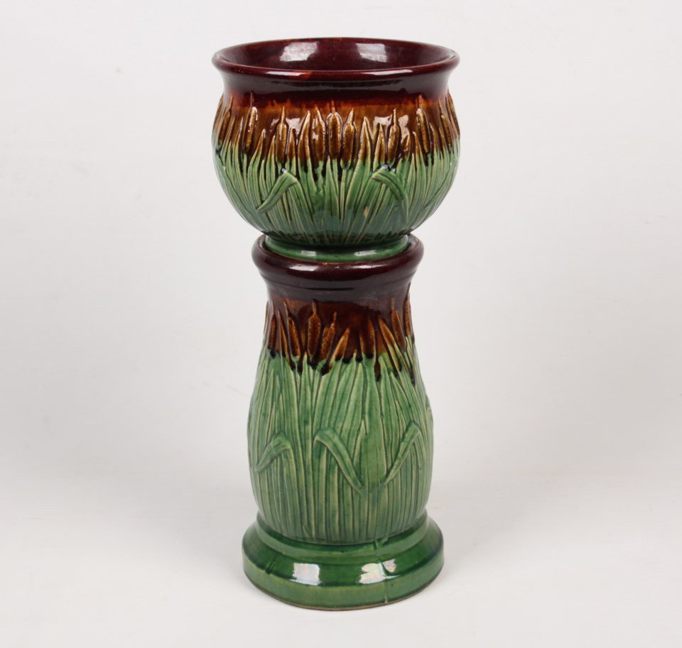 2 PIECE ART DECO STYLE POTTERY JARDINIERE ON STAND: 2 PIECE ART DECO STYLE POTTERY JARDINIERE ON STAND WITH CAT TAIL IN BULL RUSH DESIGN; 22"H, 9.5" DIA. OF BOWL