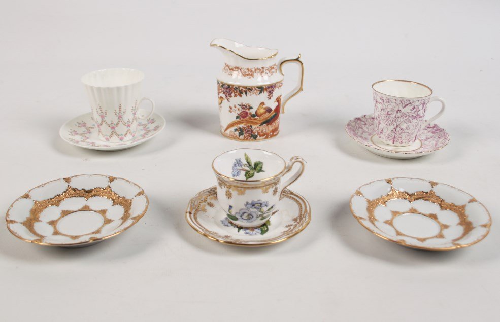 9 PIECE MISCELLANEOUS TRAY LOT: 9 PIECE MISCELLANEOUS TRAY LOT CONSISTING OF 2 MEISSEN GOLD ENCRUSTED SAUCERS, A ROYAL CROWN DERBY "OLDE ABESBURY" CREAM PITCHER, 2 RUSSIAN PORCELAIN CUPS, ALONG WITH AN ENGLISH SPODE CUP AND SAUCERS