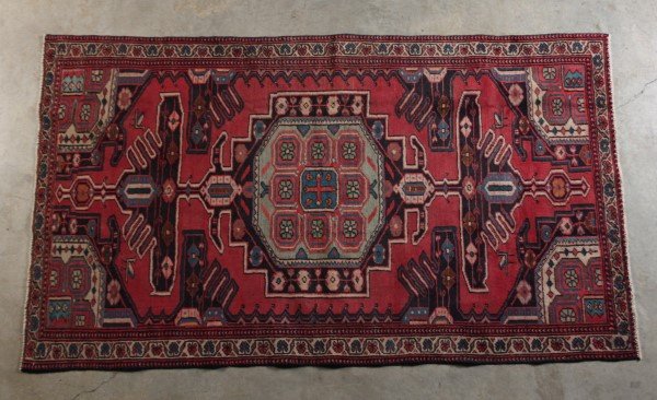 ORIENTAL RUG 4' X 7': ORIENTAL RUG 4' X 7'