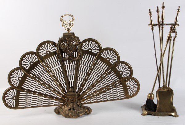6 PIECE MISCELLANEOUS LOT OF BRASS FIREPLACE ITEMS: 6 PIECE MISCELLANEOUS LOT OF BRASS FIREPLACE ITEMS INCLUDING A FAN FIRE SCREEN, ALONG WITH A STAND AND 4 IMPLEMENTS