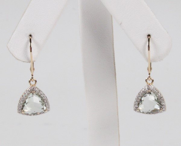PAIR OF 14K DIAMOND AND MINT GREEN QUARTZ DROP EARRINGS: PAIR OF 14K YELLOW GOLD DIAMOND AND MINT GREEN QUARTZ DROP EARRINGS HAVING 0.27 CTW DIAMONDS AND 7MM TRIANGULAR GREEN QUARTZ