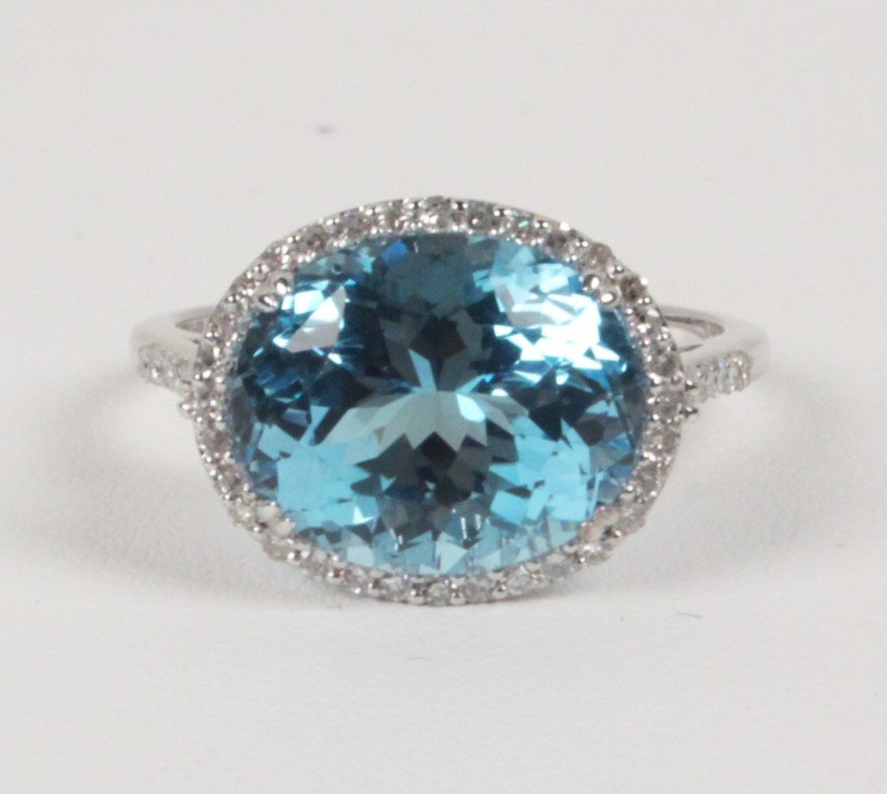 14K DIAMOND AND BLUE TOPAZ LADIES RING: 14K WHITE GOLD DIAMOND AND BLUE TOPAZ LADIES RING HAVING 0.24 CTW DIAMONDS AND 6.67 CT BLUE TOPAZ