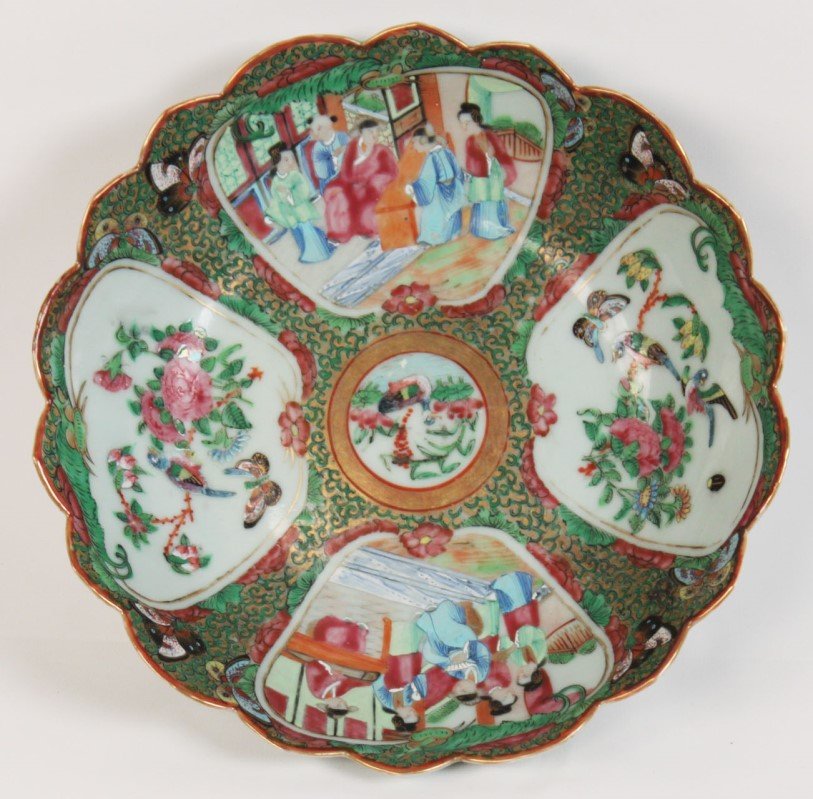 CHINESE PORCELAIN ROSE MEDALLION SCALLOPED EDGE BOWL: CHINESE PORCELAIN ROSE MEDALLION SCALLOPED EDGE BOWL; 9.5"DIA.