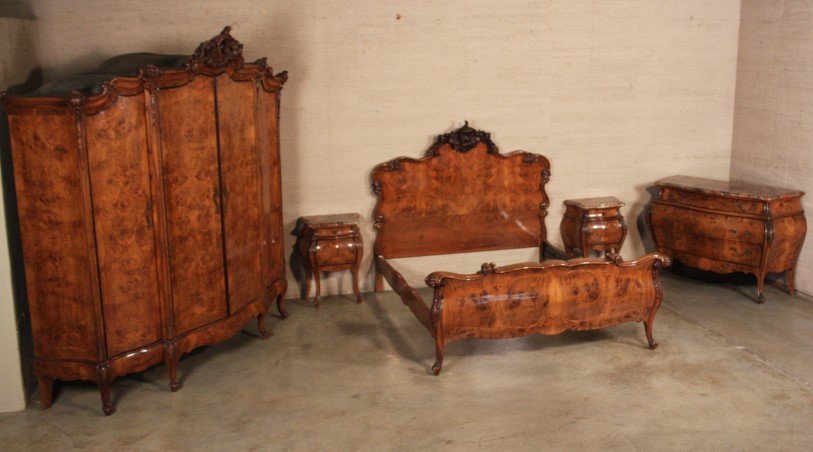 IMPRESSIVE 19TH C. 5 PIECE ITALIAN CARVED WALNUT: IMPRESSIVE 19TH C. 5 PIECE ITALIAN CARVED WALNUT BEDROOM INCLUDING BED, ARMOIRE, LARGE COMMODE AND 2 BEDSIDE COMMODES; 38"H X 51"W X 23"D LARGE COMMODE