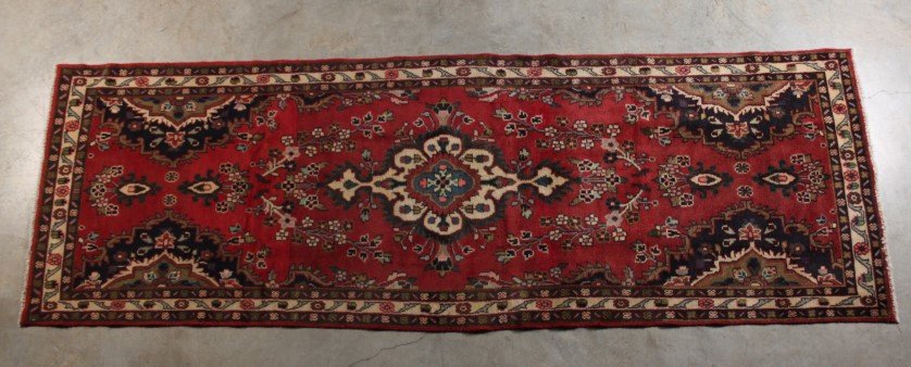 ORIENTAL RUG 3'8" X 11' HAMEDAN: ORIENTAL RUG 3'8" X 11' HAMEDAN