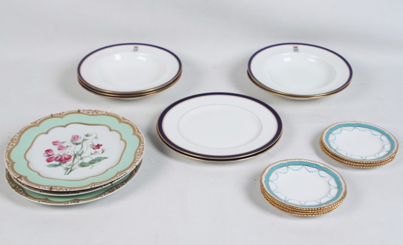 17 PIECE MISCELLANEOUS LOT OF ENGLISH PORCELAIN: 17 PIECE MISCELLANEOUS LOT OF ENGLISH PORCELAIN; MINTON, WORCHESTER, COPELAND SPODE; 10"DIA LARGEST, OTHERS VARIOUS SIZES; CONDITION: WEAR TO GOLD EDGE GILDING TO SOME