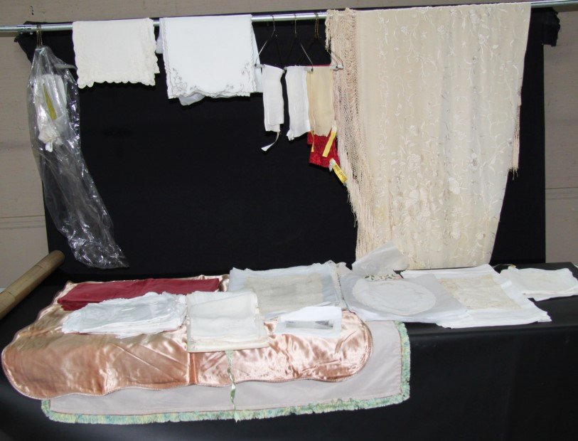 MISCELLANEOUS BOX OF FINE LACE AND LINENS (1 of 1)