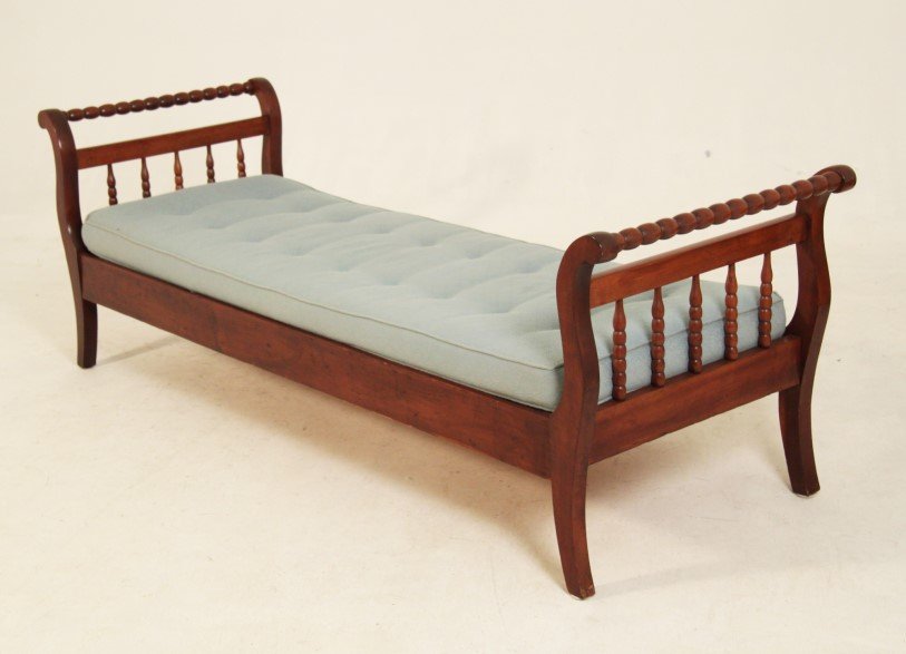AMERICAN WALNUT SPOOL TURNED DAY BED (1 of 2)
