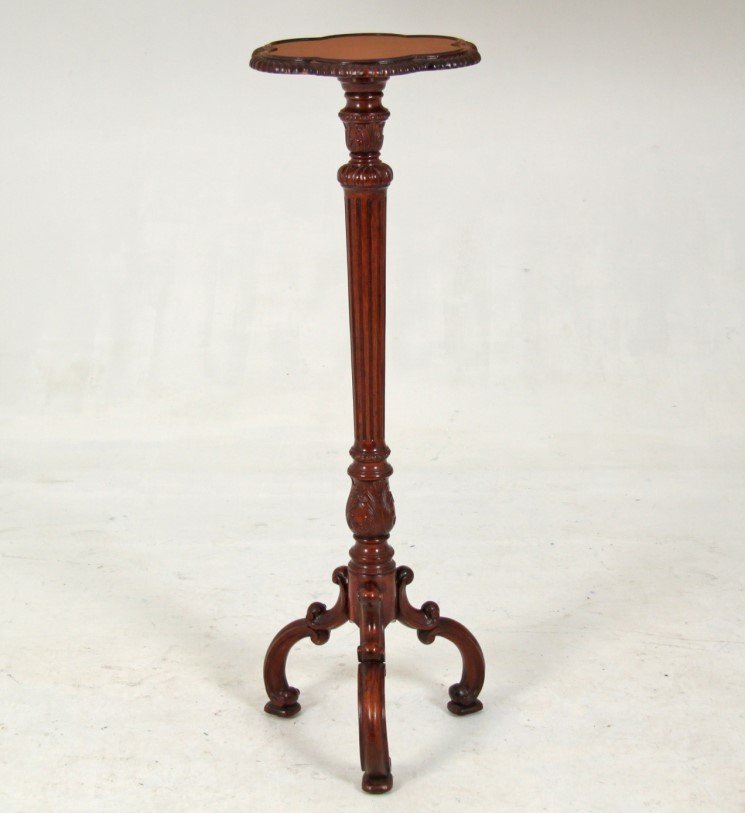 GEORGIAN STYLE CARVED MAHOGANY 43" PEDESTAL: GEORGIAN STYLE CARVED MAHOGANY 43" PEDESTAL HAVING SCALLOPED AND TRIFOD FOOT BY MAITLAND SMITH; 43"H
